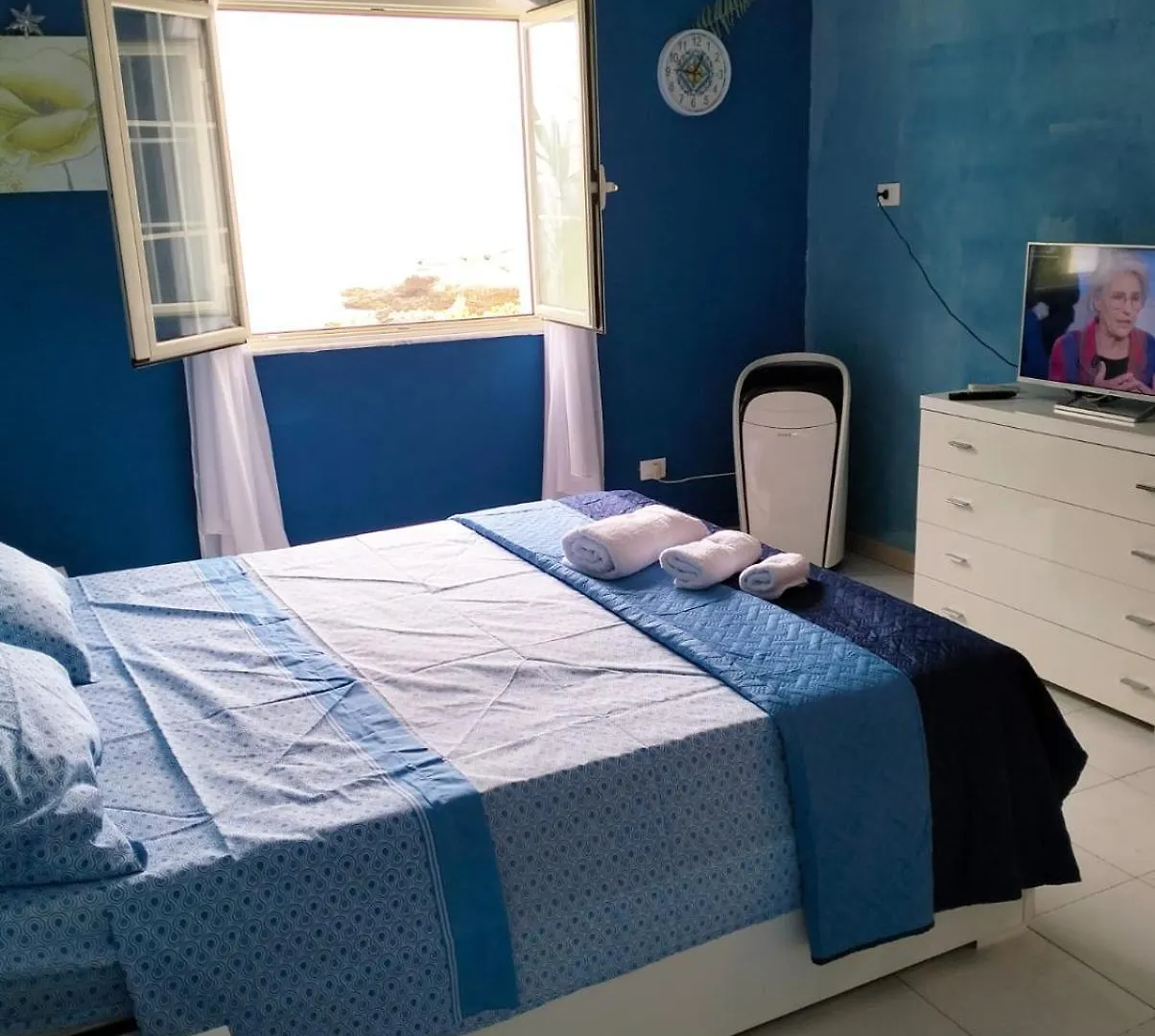Guest house La Terrazza Sul Mare Camera Fronte Mare&Vicino Aereoporto Sicilian Vintage Style Seaside Room Cinisi