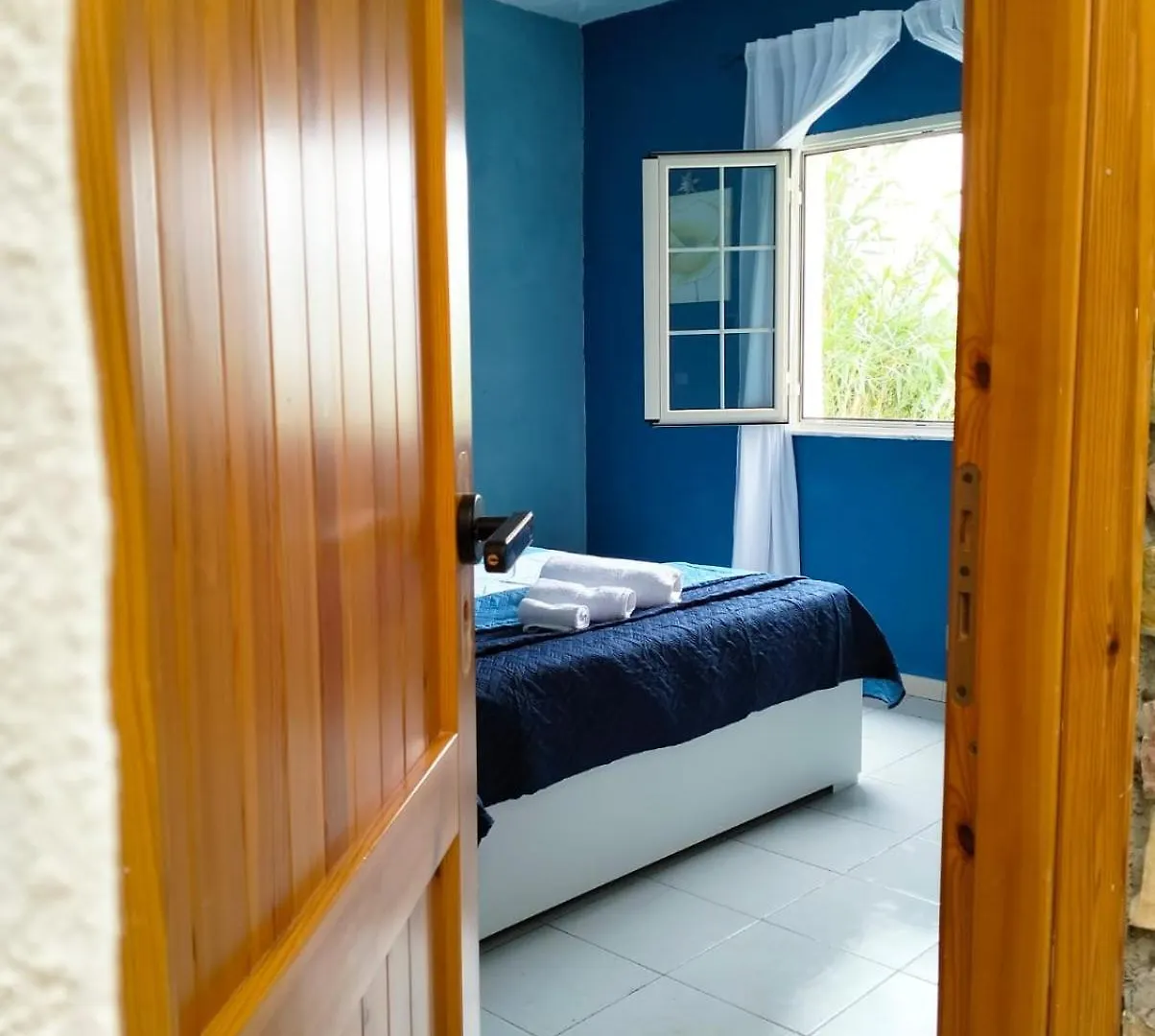 Гостевой дом La Terrazza Sul Mare Camera Fronte Mare&Vicino Aereoporto Sicilian Vintage Style Seaside Room Чинизи Италия