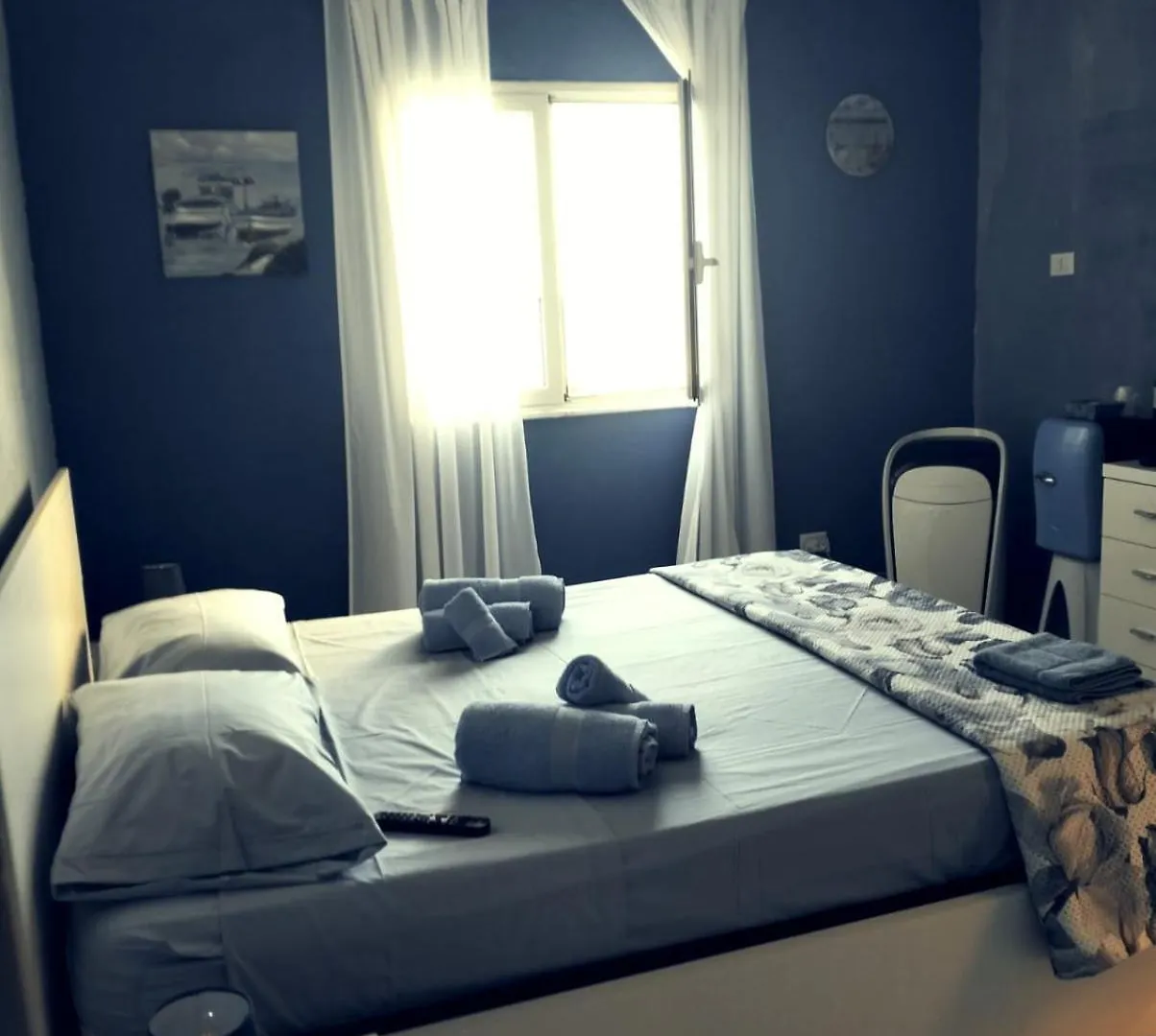 Konukevi La Terrazza Sul Mare Camera Fronte Mare&Vicino Aereoporto Sicilian Vintage Style Seaside Room Cinisi