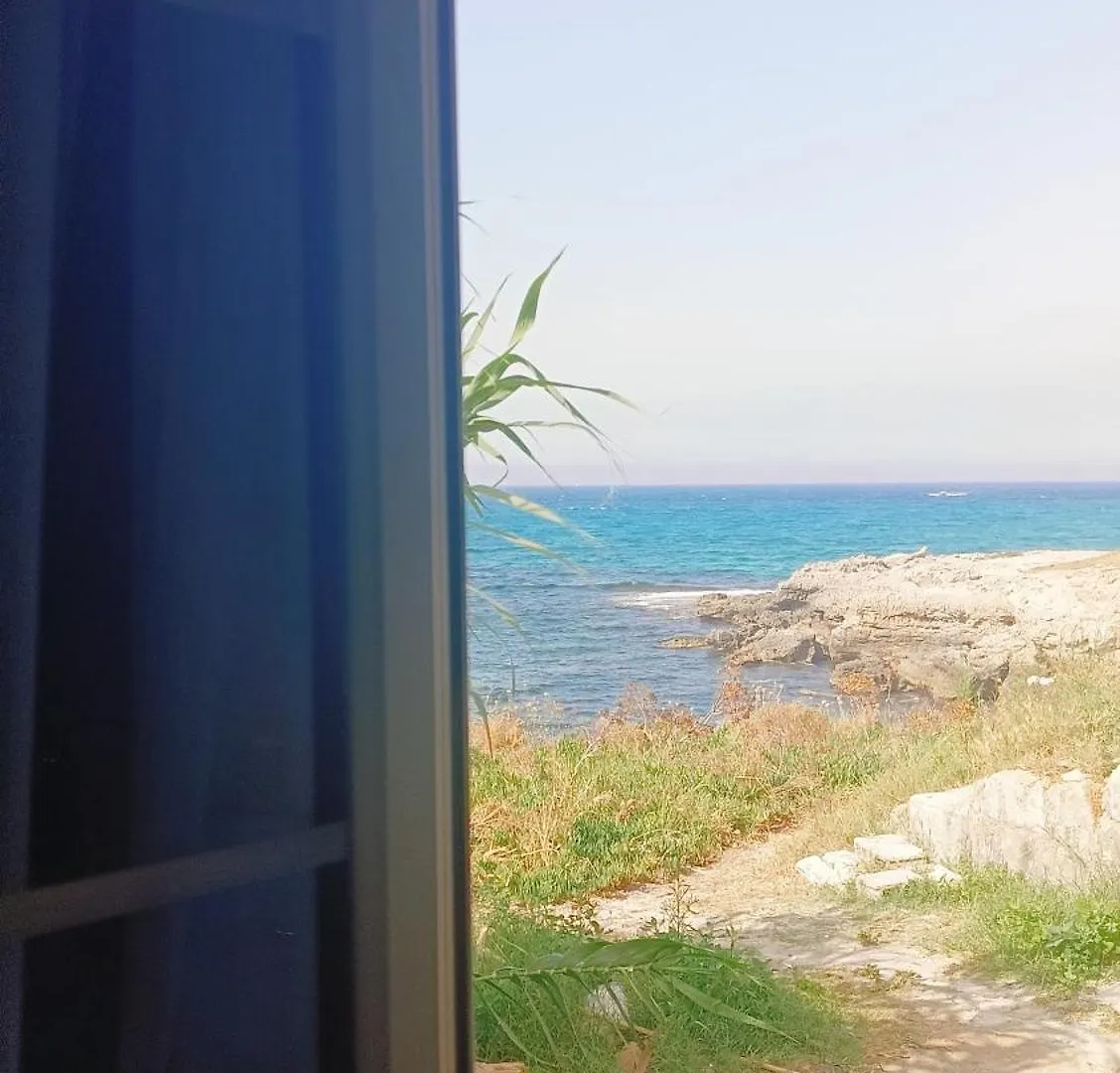 Konukevi La Terrazza Sul Mare Camera Fronte Mare&Vicino Aereoporto Sicilian Vintage Style Seaside Room Cinisi